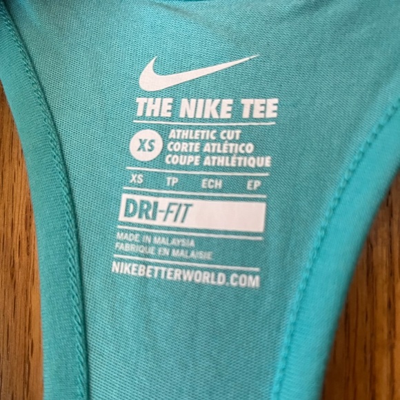 NIKE The Nike Tee Athletic Cut Dri-Fit shirt - Picture 3 of 3